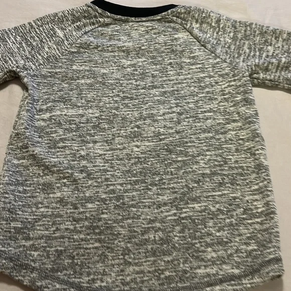 New Cat & Jack Size 5 LS round neck pullover shirt.  Super soft. Black and white - Picture 6 of 6